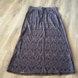 🏴 Eddie Bauer maxi skirt size medium